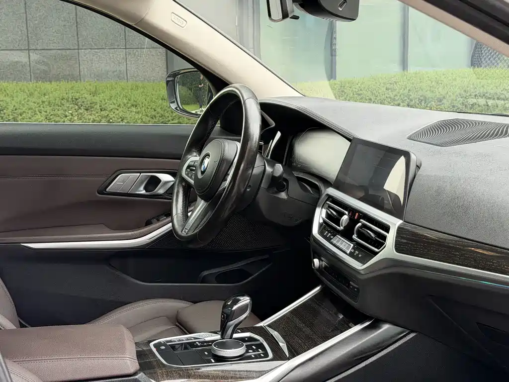 BMW 3 Series 2021 — фото 14