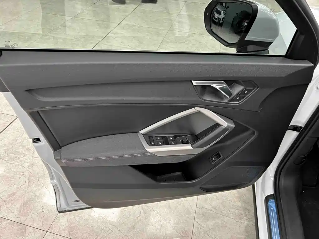 Audi Q3 2023 — фото 10