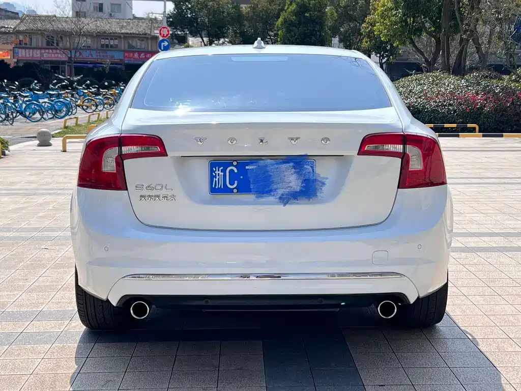 Volvo S60 2015 — фото 15