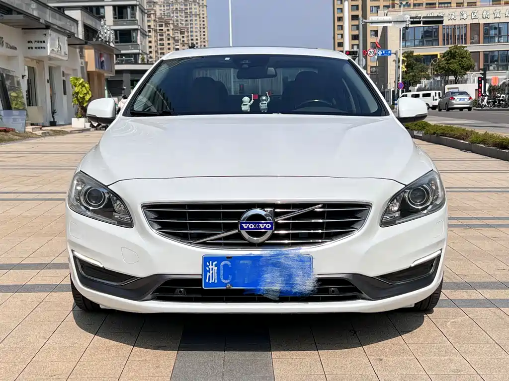 Volvo S60 2015 — фото 4