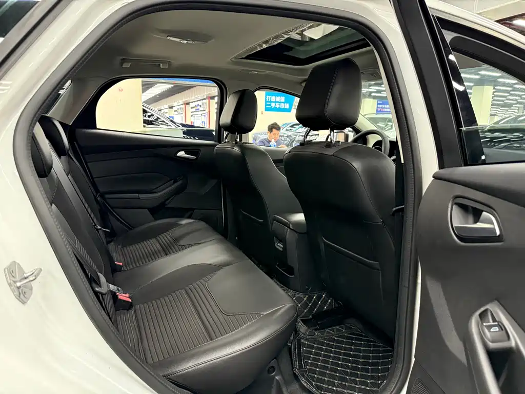 Ford Focus 2018 — фото 15