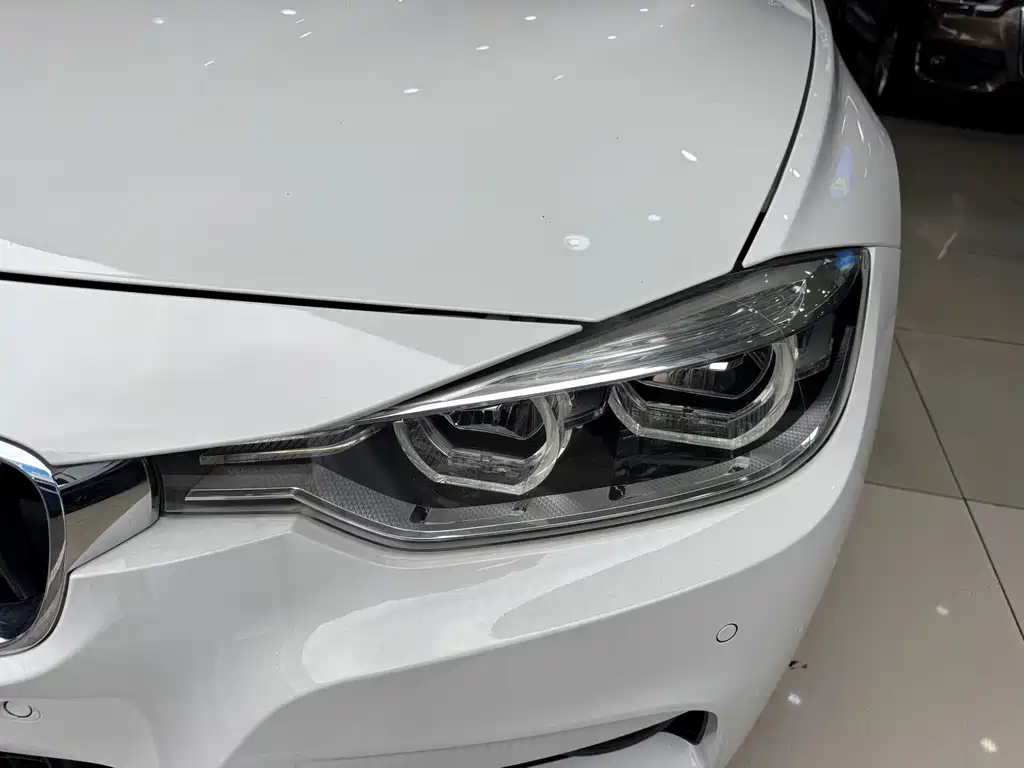 BMW 3 Series 2018 — фото 7