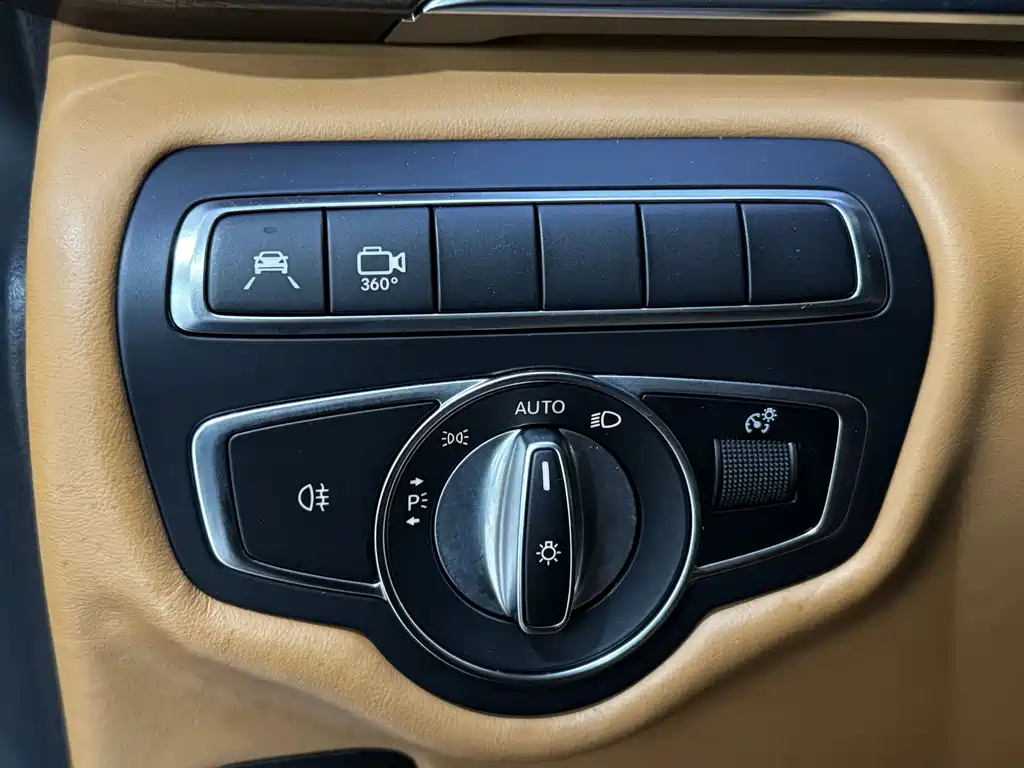 Mercedes-Benz V-Class 2021 — фото 28