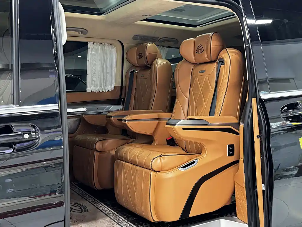 Mercedes-Benz V-Class 2021 — фото 16