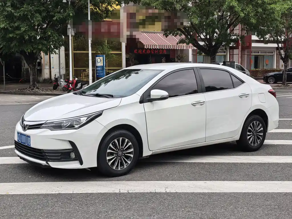 Toyota Corolla 2019 — фото 1