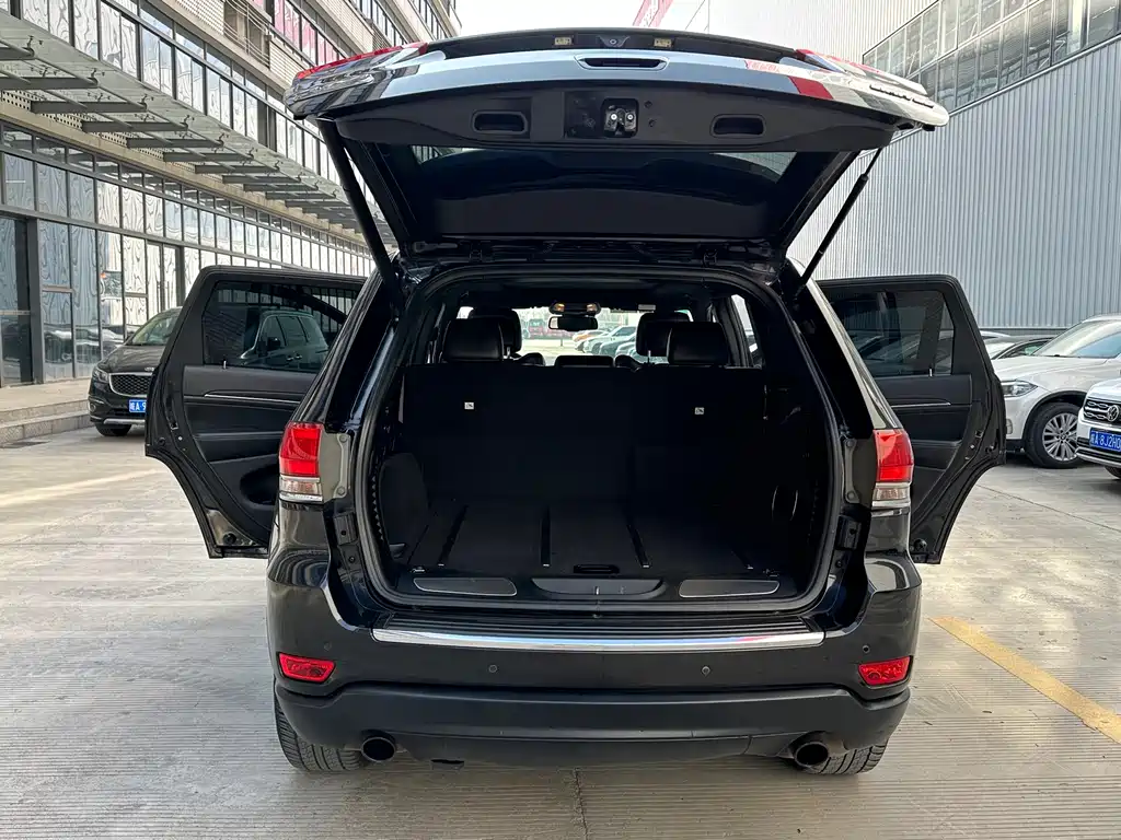 Jeep Grand Cherokee 2015 — фото 18