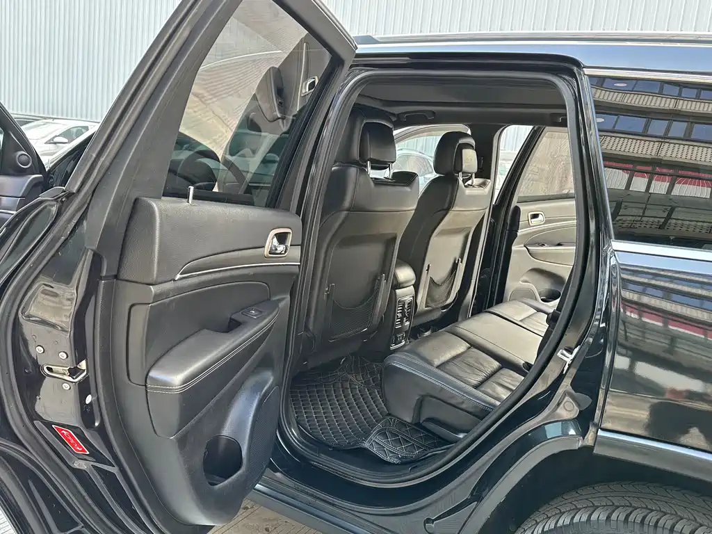Jeep Grand Cherokee 2015 — фото 9