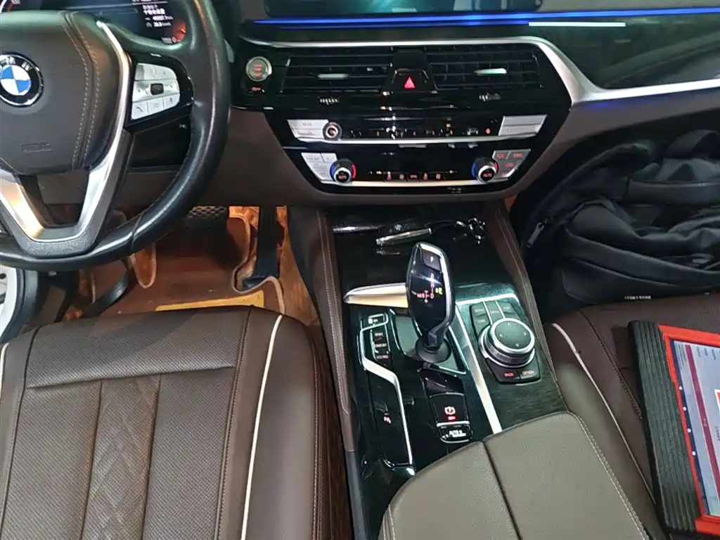 BMW 5 Series 2022 — фото 14