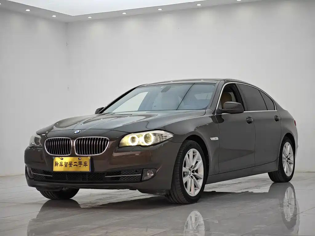 BMW 5 Series 2012 — фото 1