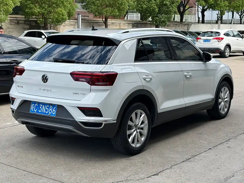 Volkswagen T-Roc 2023 — фото 4