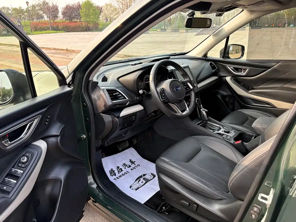 Subaru Forester 2023 — фото 8