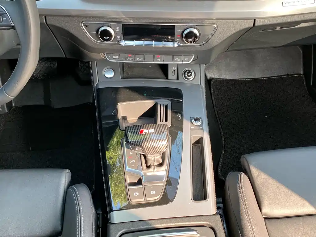 Audi Q5L 2023 — фото 18