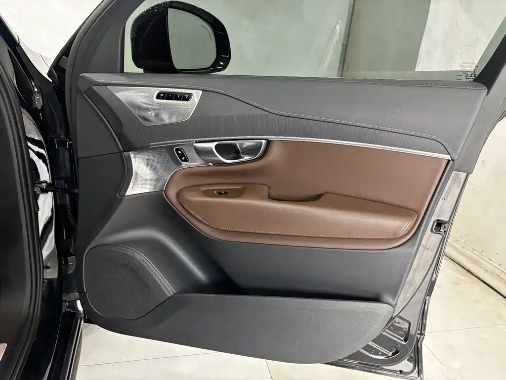 Volvo XC90 2023 — фото 25