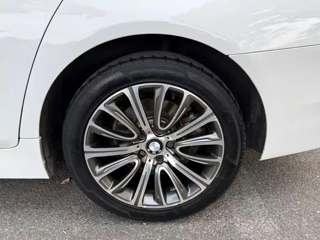BMW 5 Series 2015 — фото 10