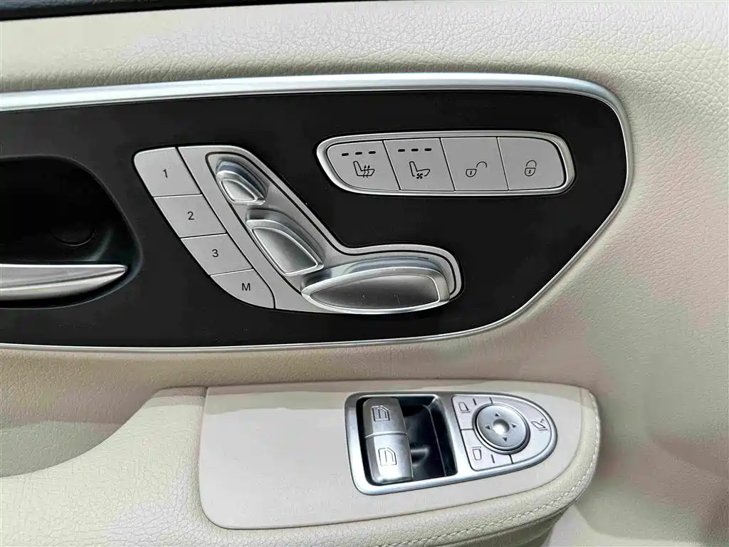 Mercedes-Benz V-Class 2023 — фото 18