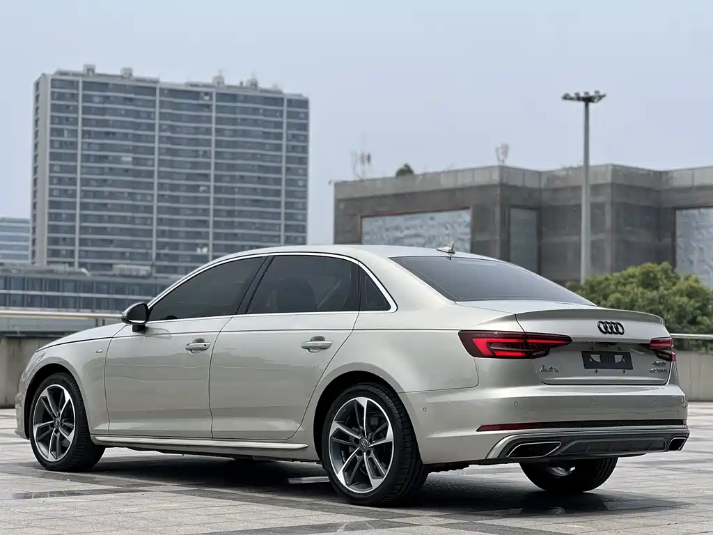 Audi A4L 2020
