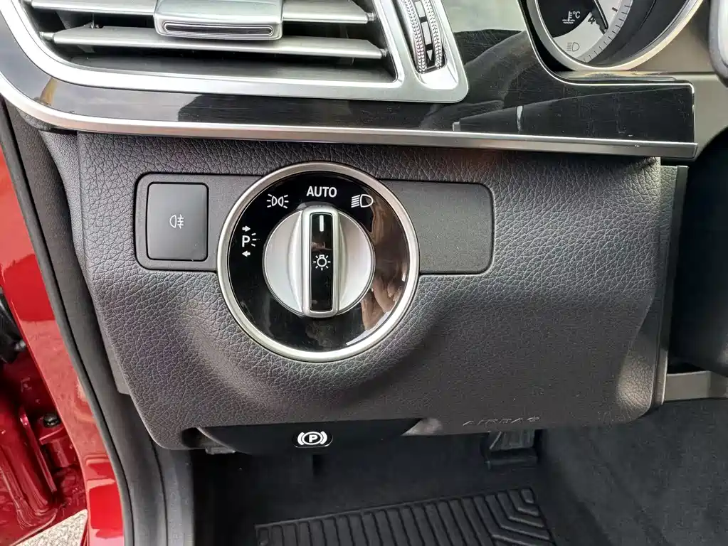 Mercedes-Benz E-Class 2016 — фото 17