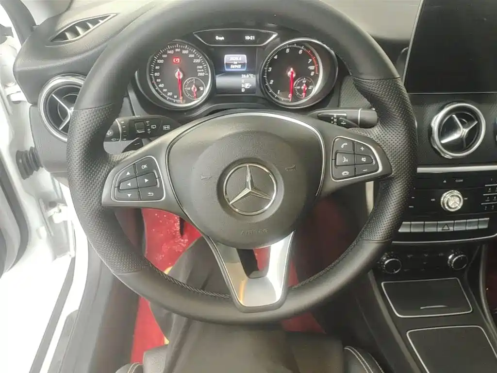 Mercedes-Benz GLA 2017 — фото 11