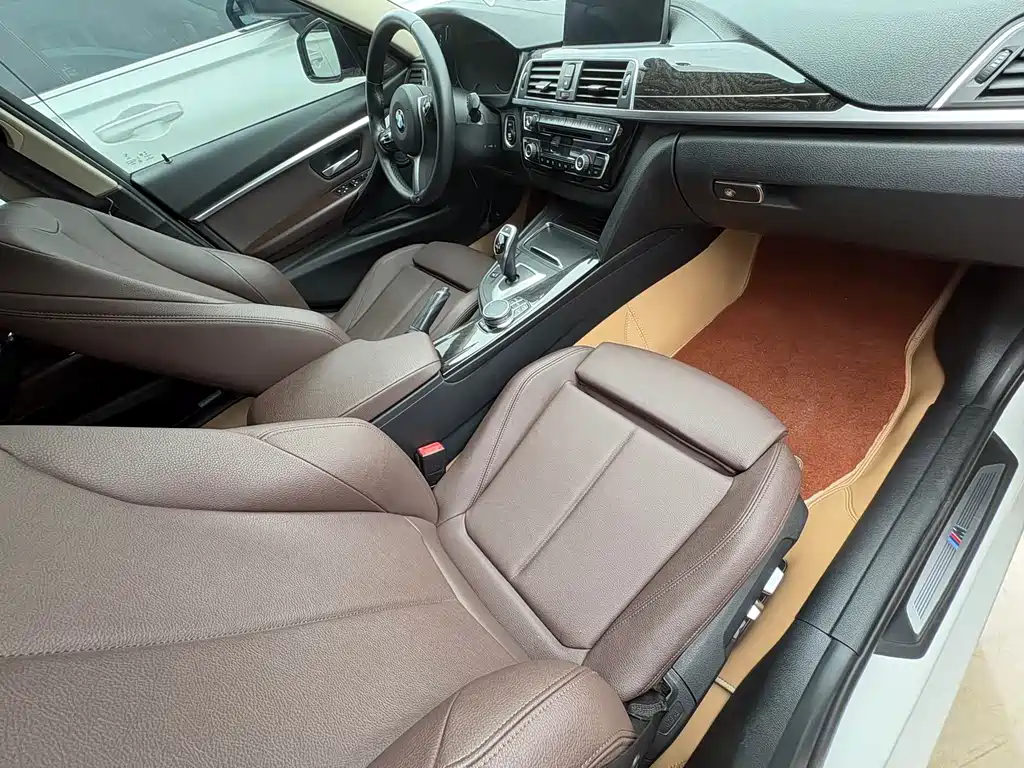 BMW 3 Series 2019 — фото 14