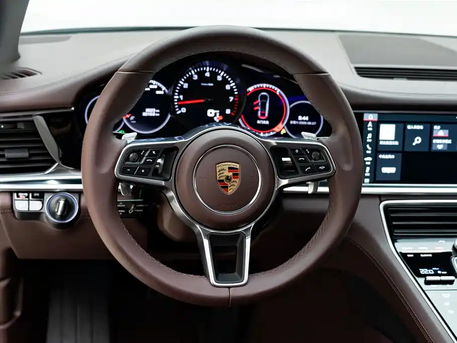 Porsche Panamera 2018 — фото 15