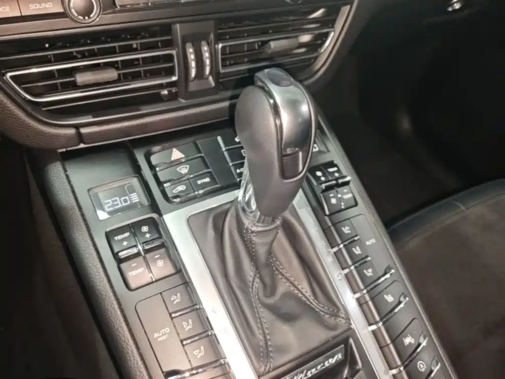 Porsche Macan 2021 — фото 14
