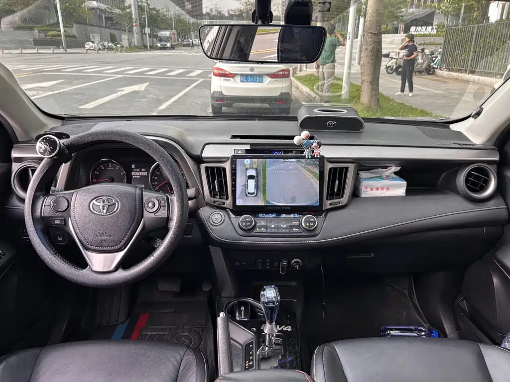 Toyota RAV4 2018 — фото 9