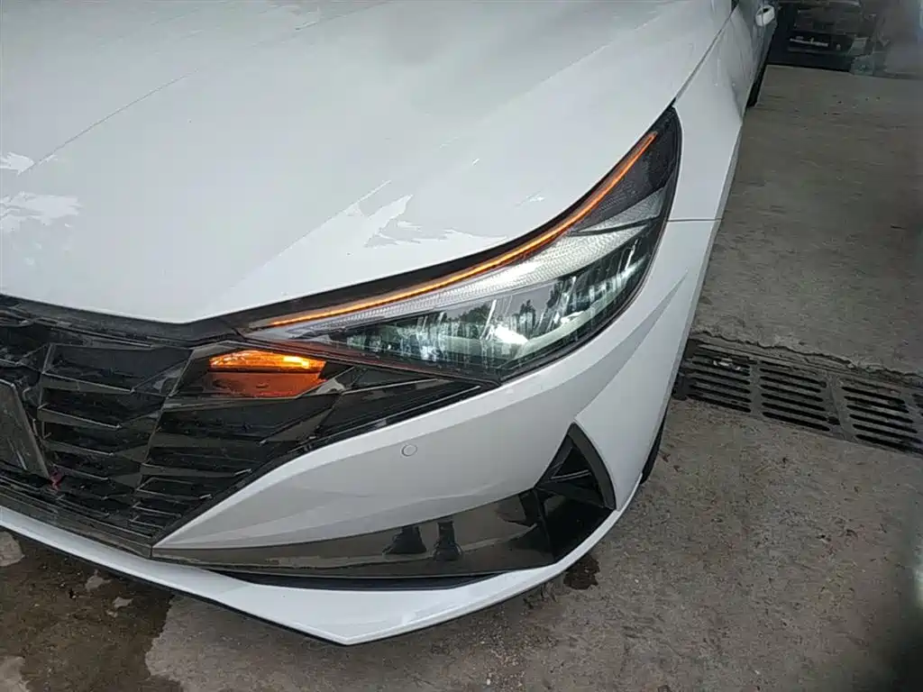 Hyundai Elantra 2020 — фото 24