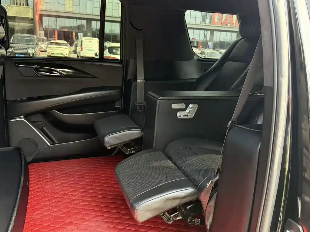 Cadillac Escalade 2018 — фото 9