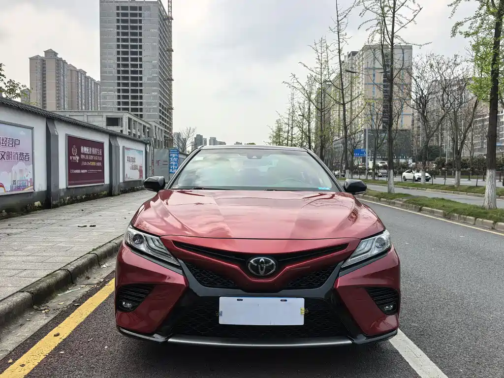 Toyota Camry 2019 — фото 2