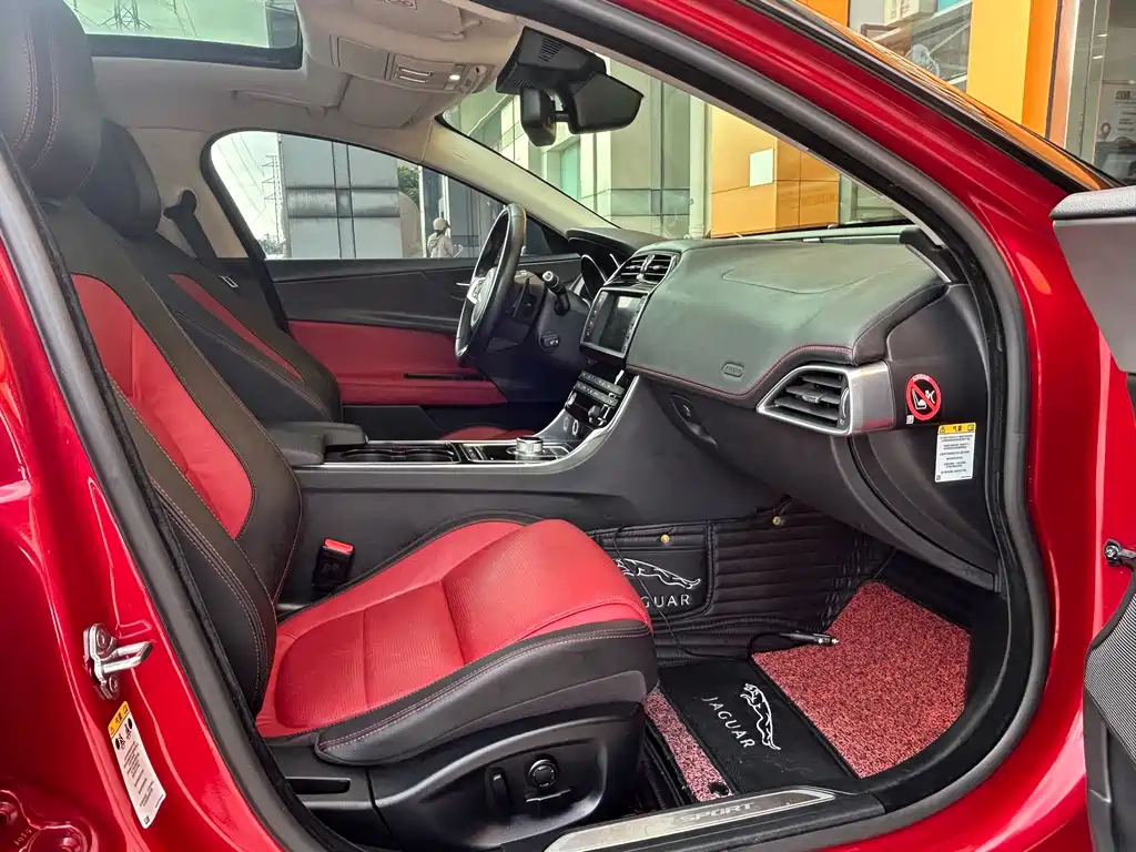 Jaguar XE 2016 — фото 11