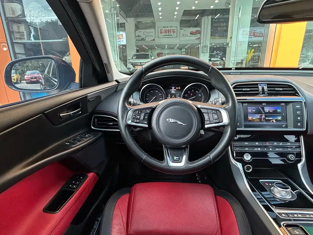 Jaguar XE 2016 — фото 17