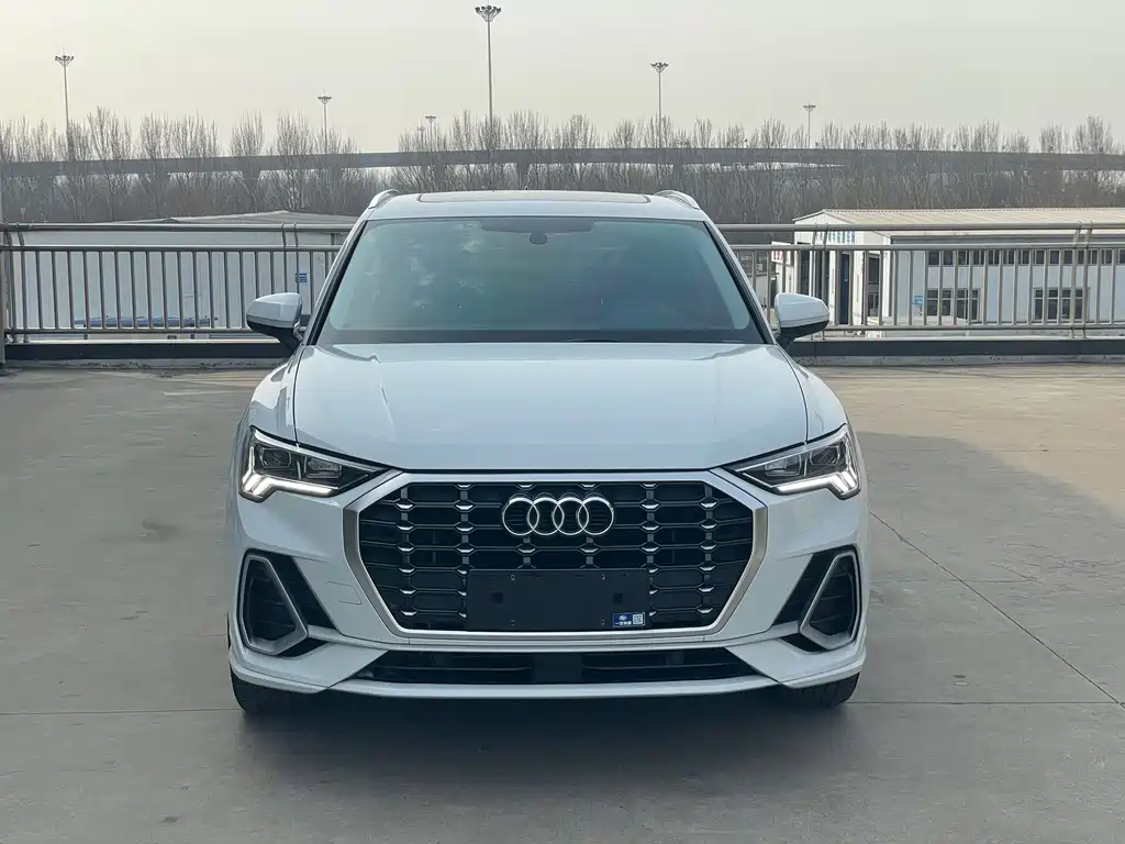 Audi Q3 2022 — фото 2