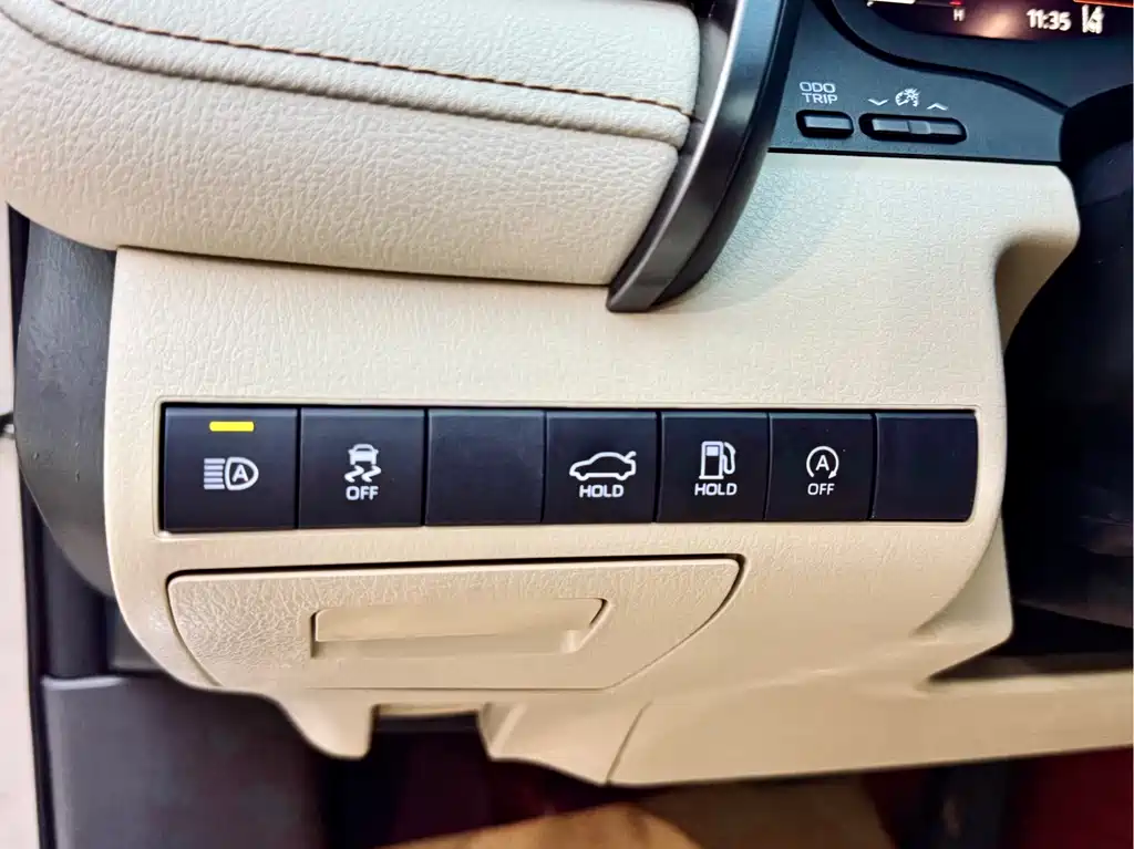 Toyota Camry 2021 — фото 12