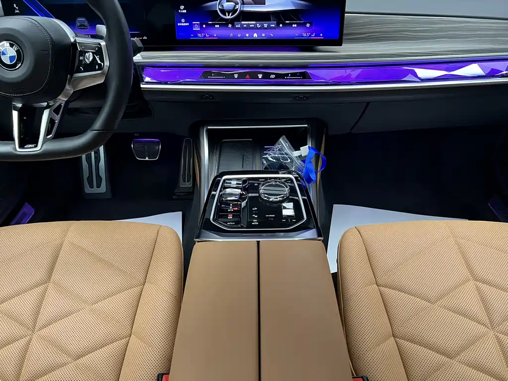 BMW 7 Series 2024 — фото 11