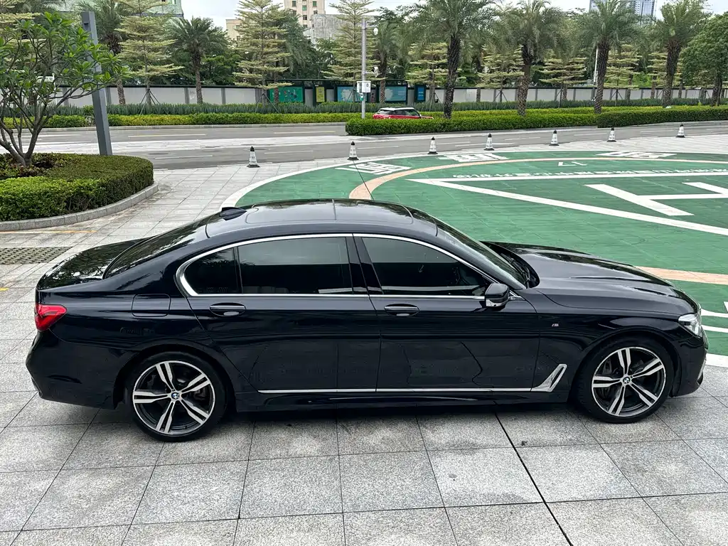 BMW 7 Series 2018 — фото 34