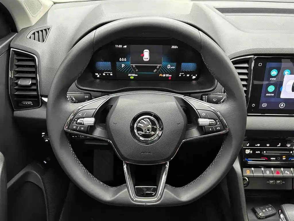 Skoda Karoq 2023 — фото 3