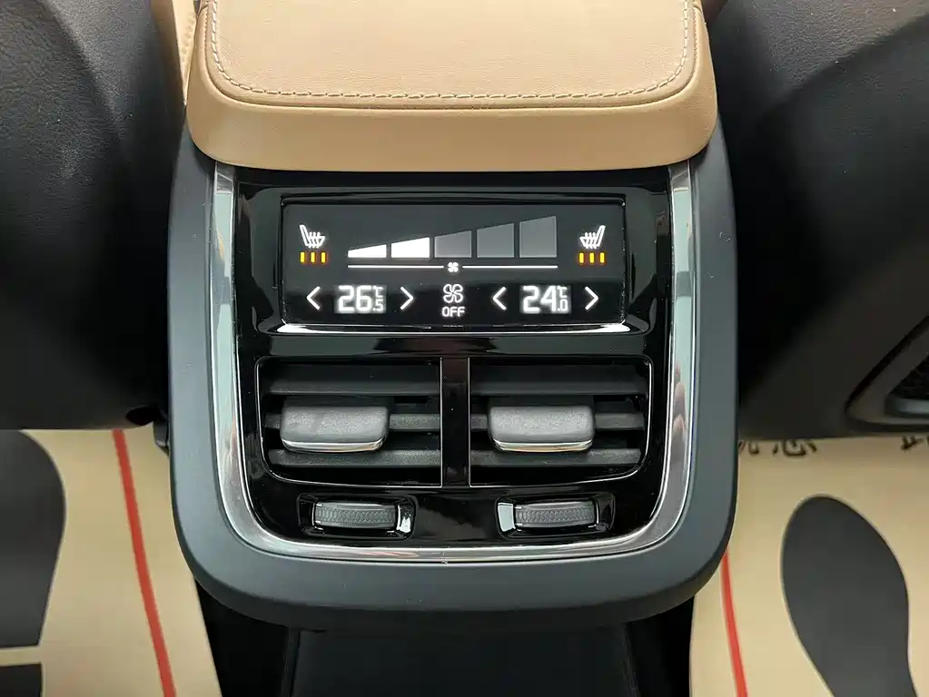Volvo XC90 2017 — фото 20