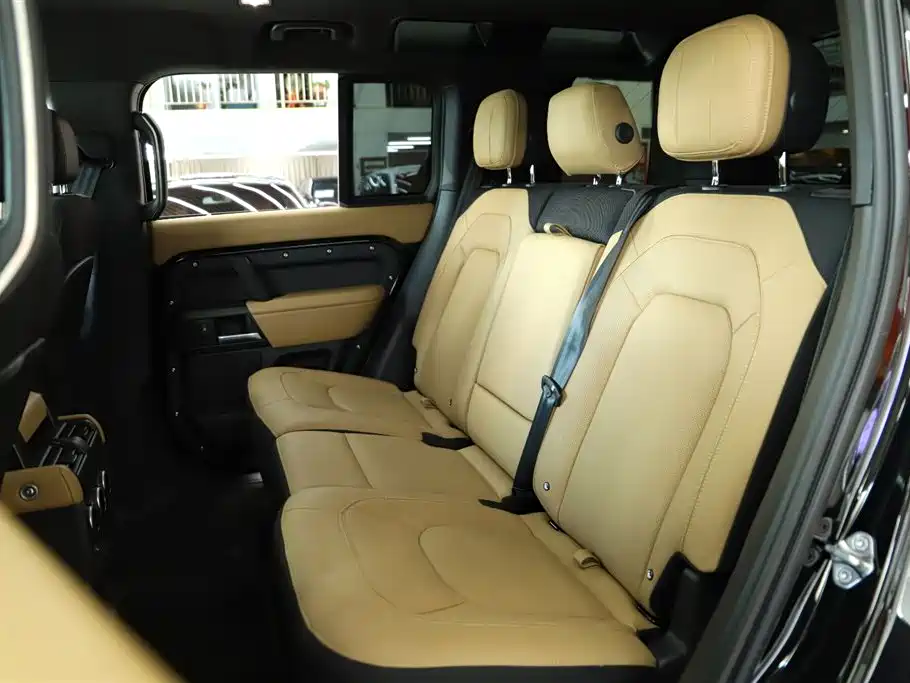 Land Rover Defender 2026