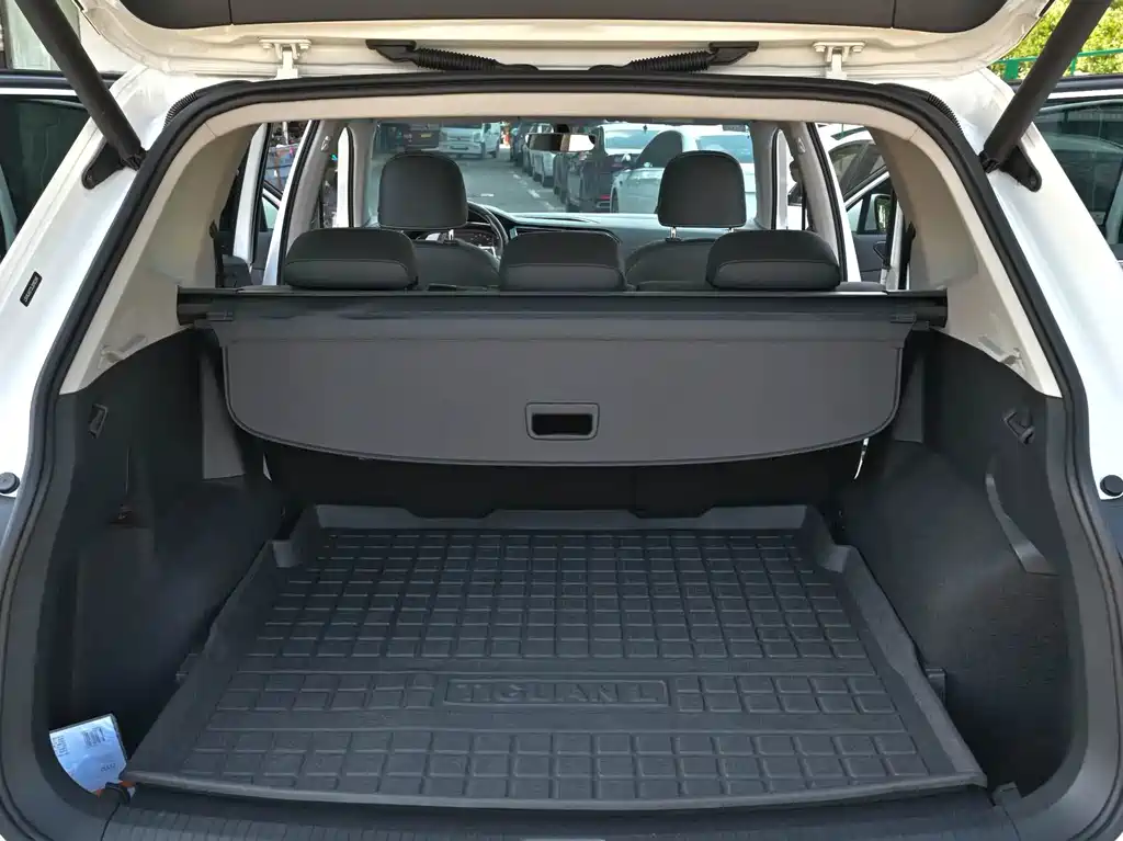 Volkswagen Tiguan L 2020 — фото 8