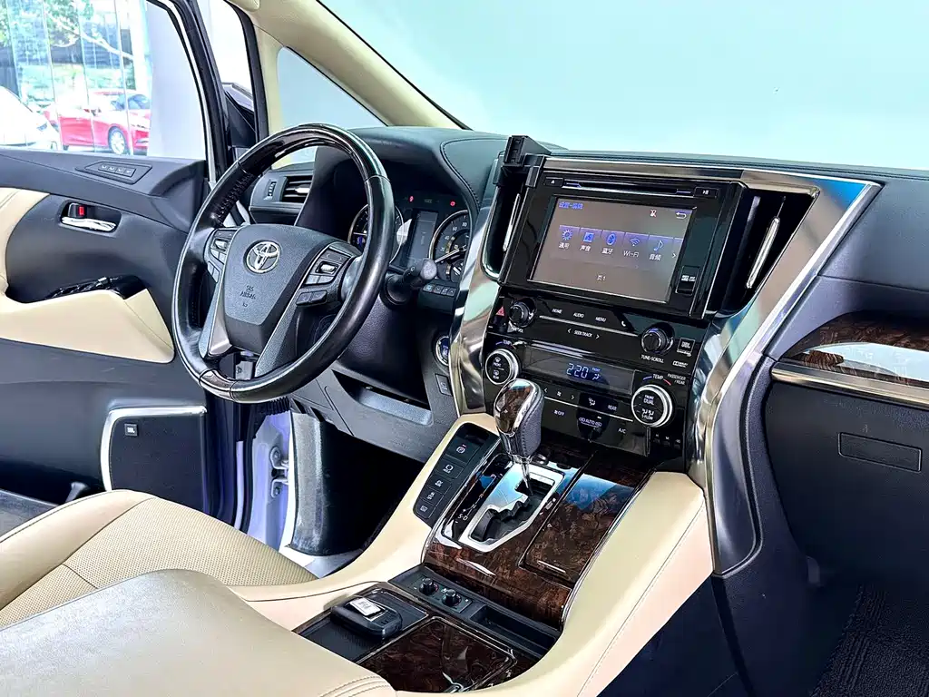 Toyota Alphard 2020 — фото 11