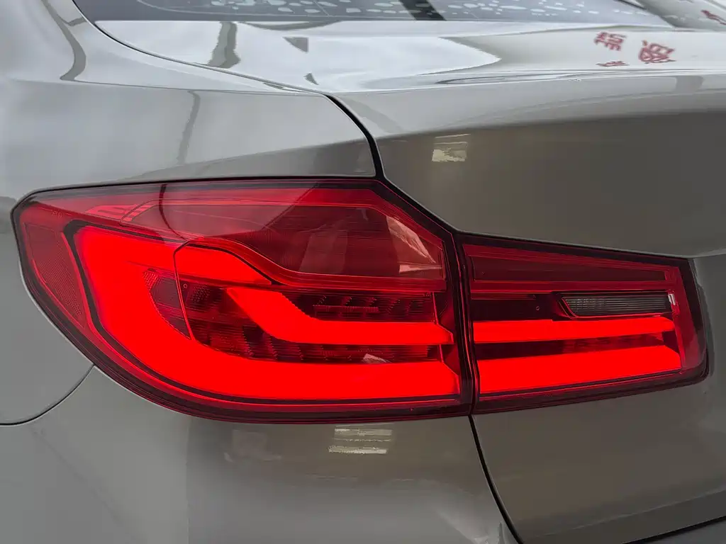 BMW 5 Series New Energy 2019 — фото 8