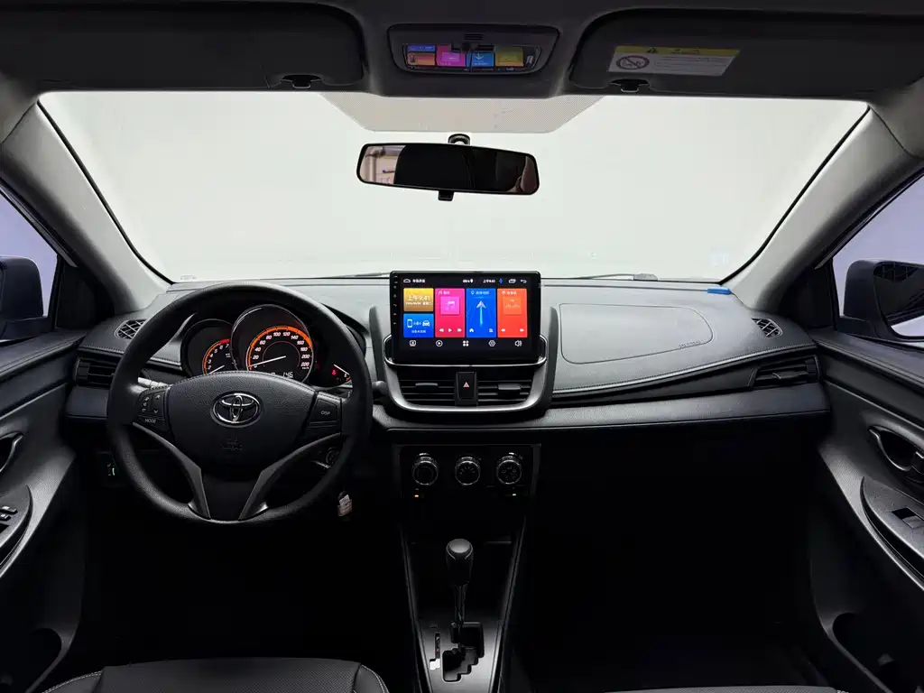 Toyota Yaris L 2022 — фото 12
