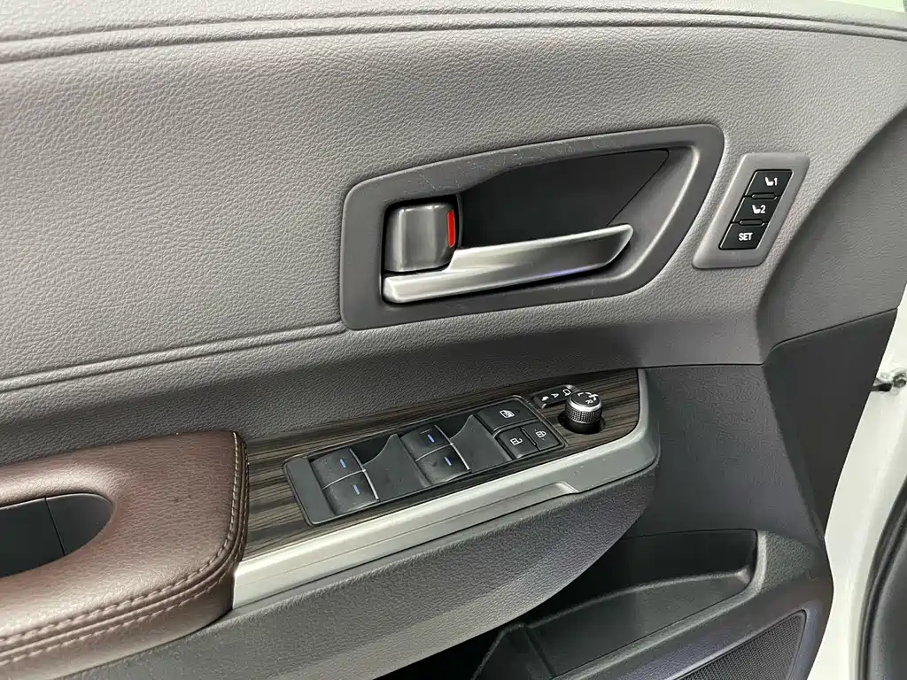 Toyota Sienna 2022 — фото 21