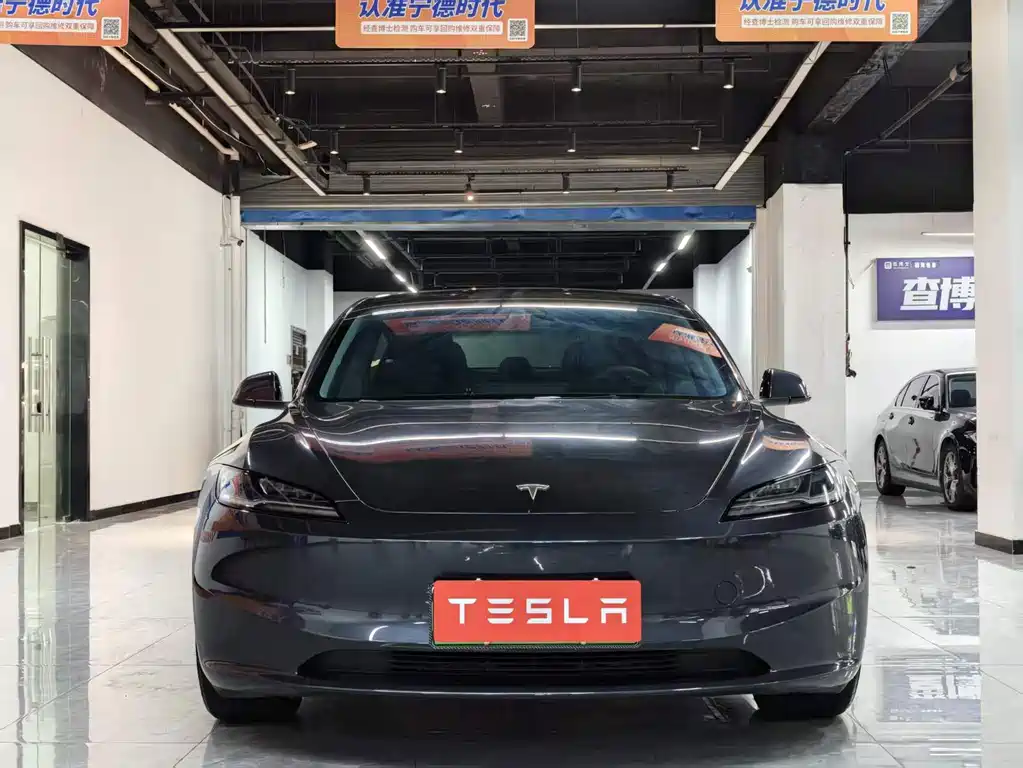 Tesla Model 3 2025 — фото 11