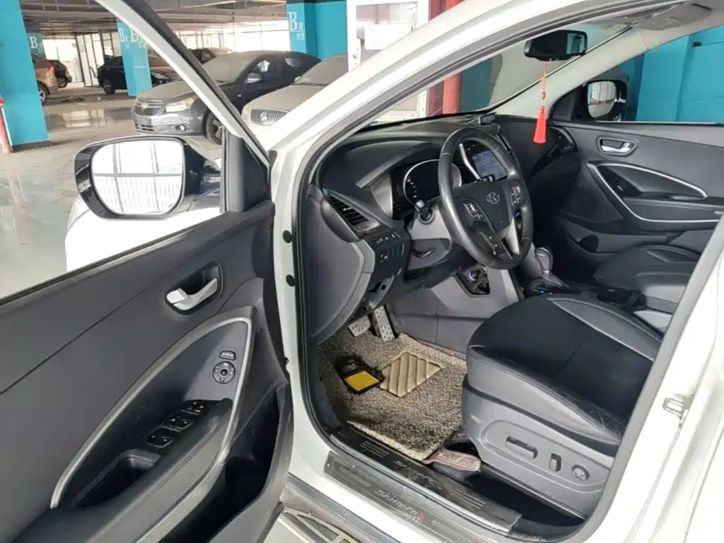 Hyundai Santa Fe 2015 — фото 16