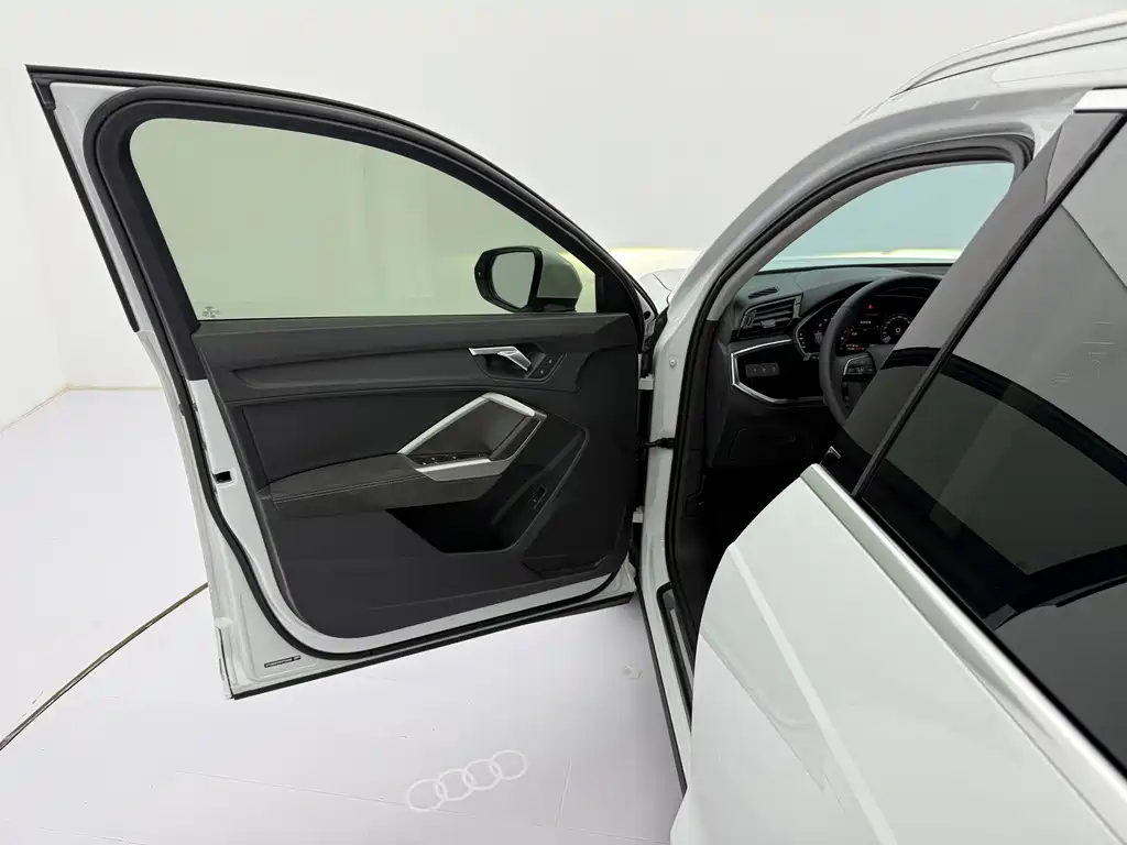 Audi Q3 2023 — фото 23