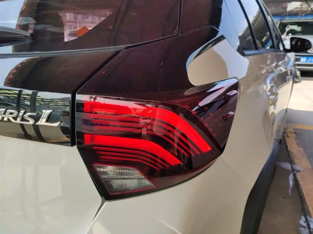 Toyota Yaris L 2020 — фото 8