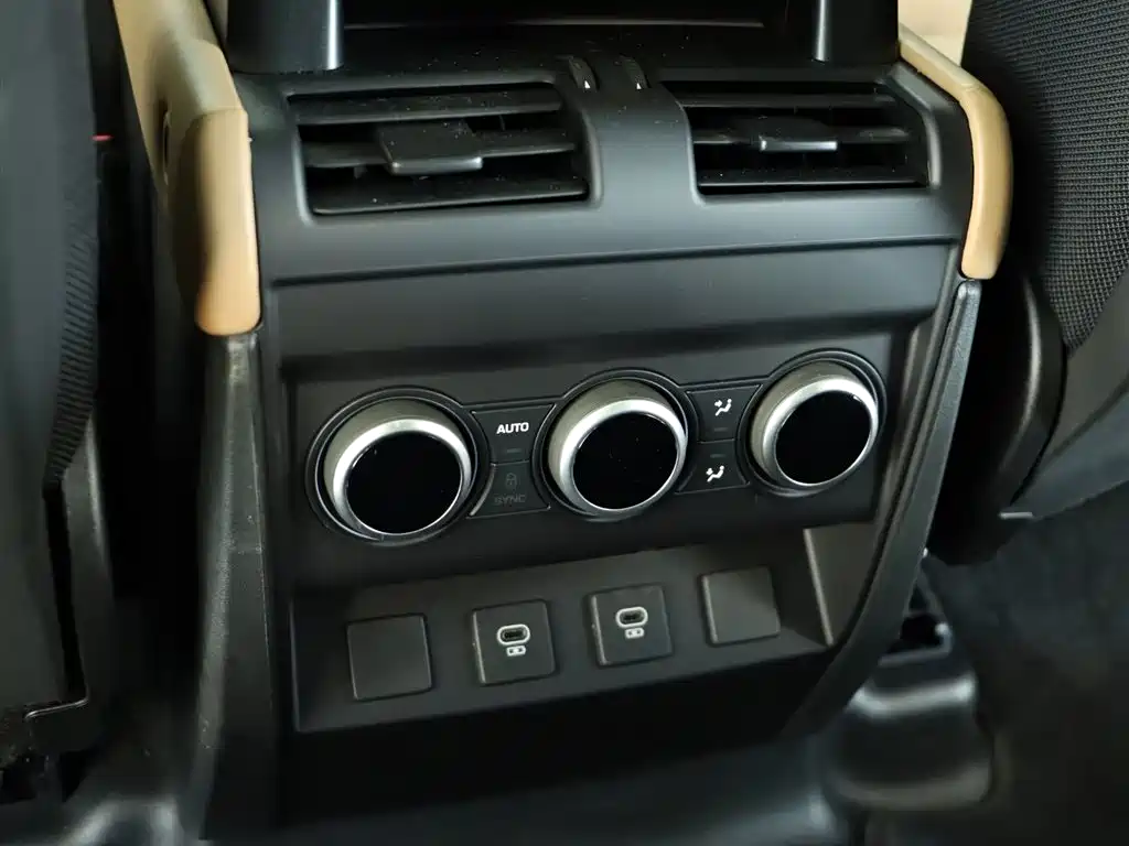 Land Rover Defender 2026 — фото 15