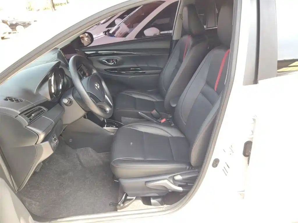 Toyota Yaris L 2020 — фото 15