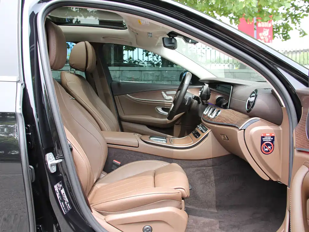 Mercedes-Benz E-Class 2022 — фото 14